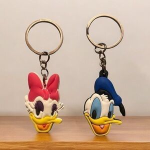 - Disney’s Donald Duck & Daisy Duck keychain bundle (new)